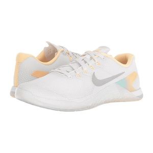 WMN Nike Metcon 4 Rise - Multicolor - Size 6.5